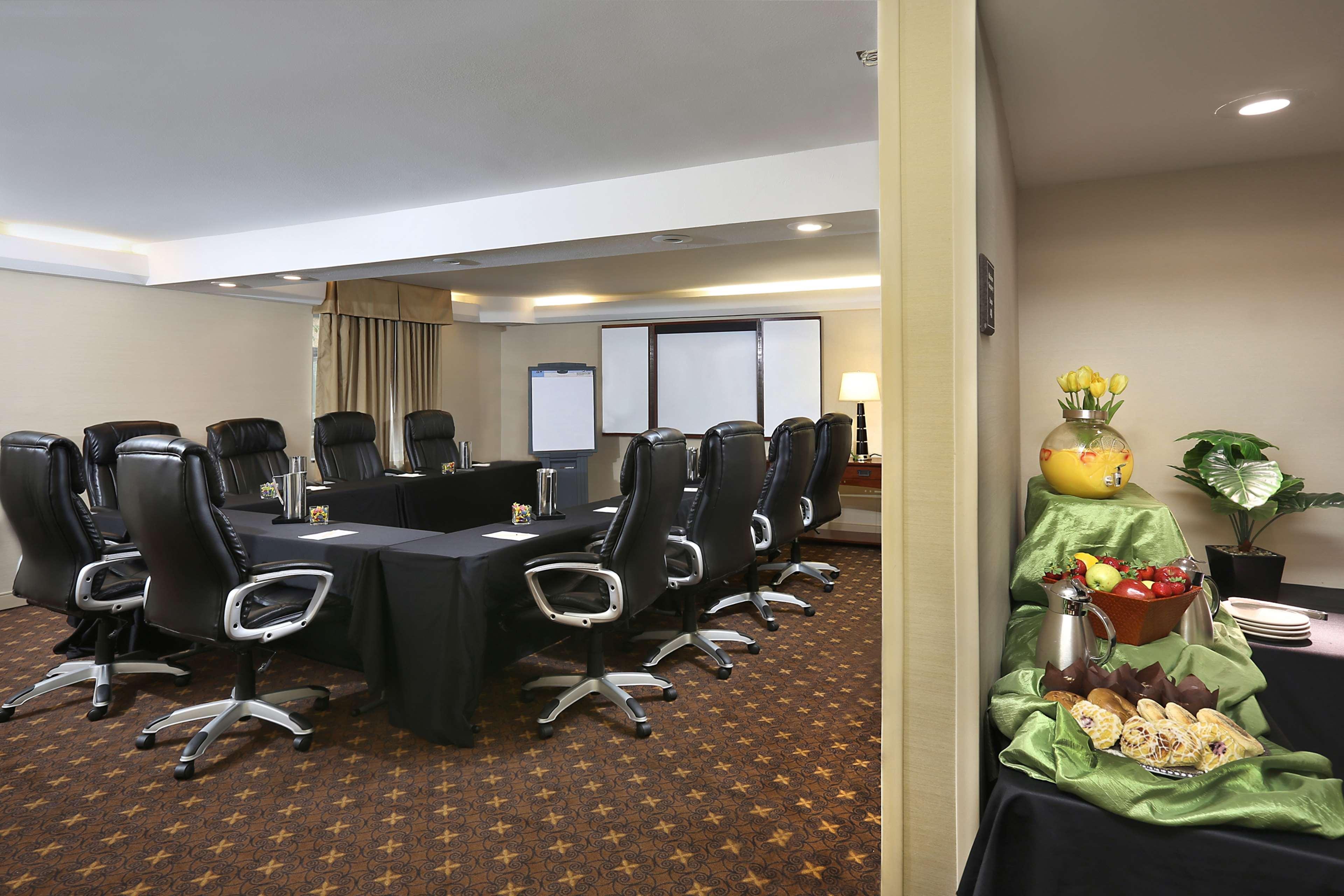Doubletree By Hilton Hotel Denver - Thornton Exterior photo