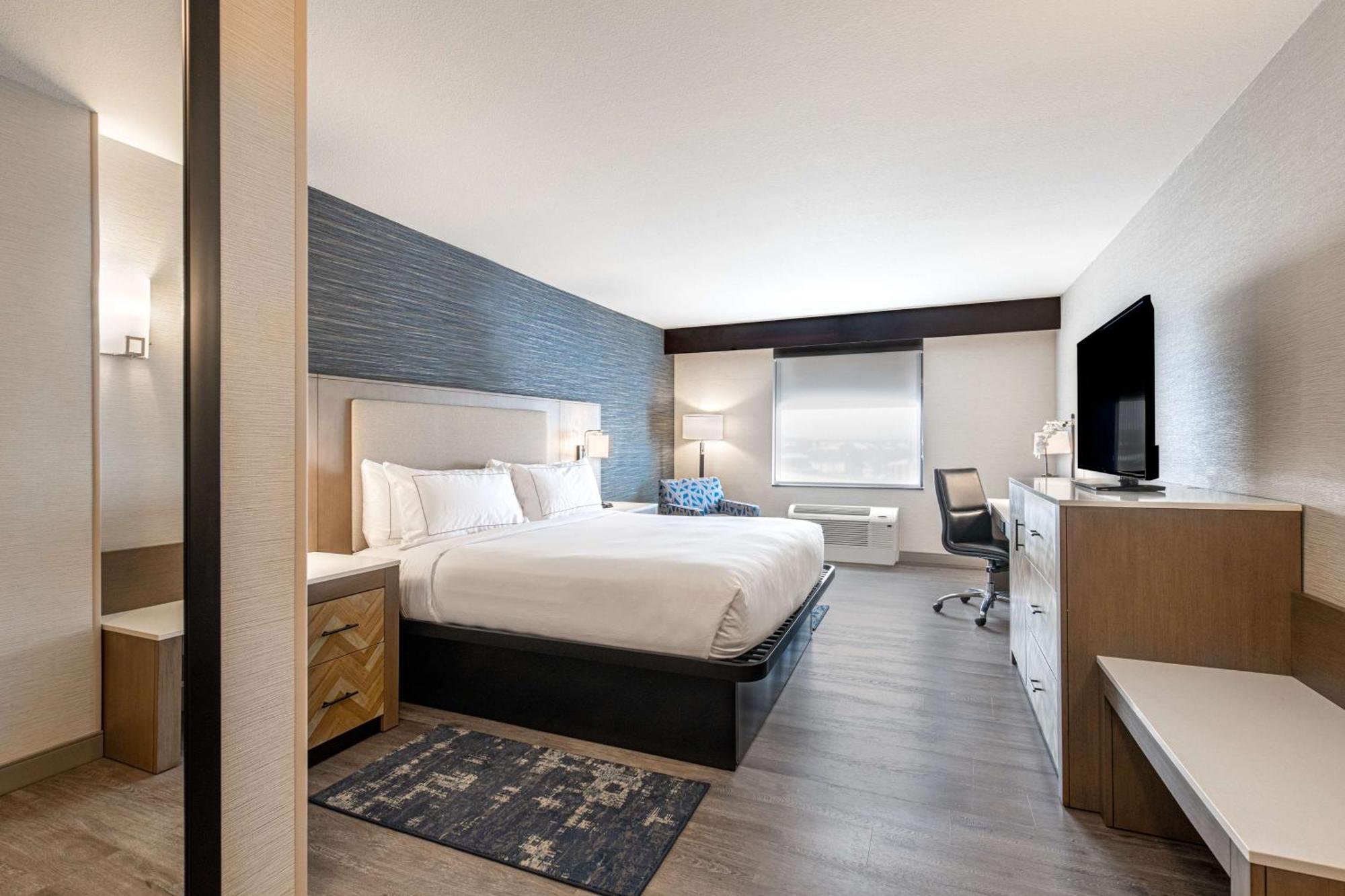 Doubletree By Hilton Hotel Denver - Thornton Exterior photo