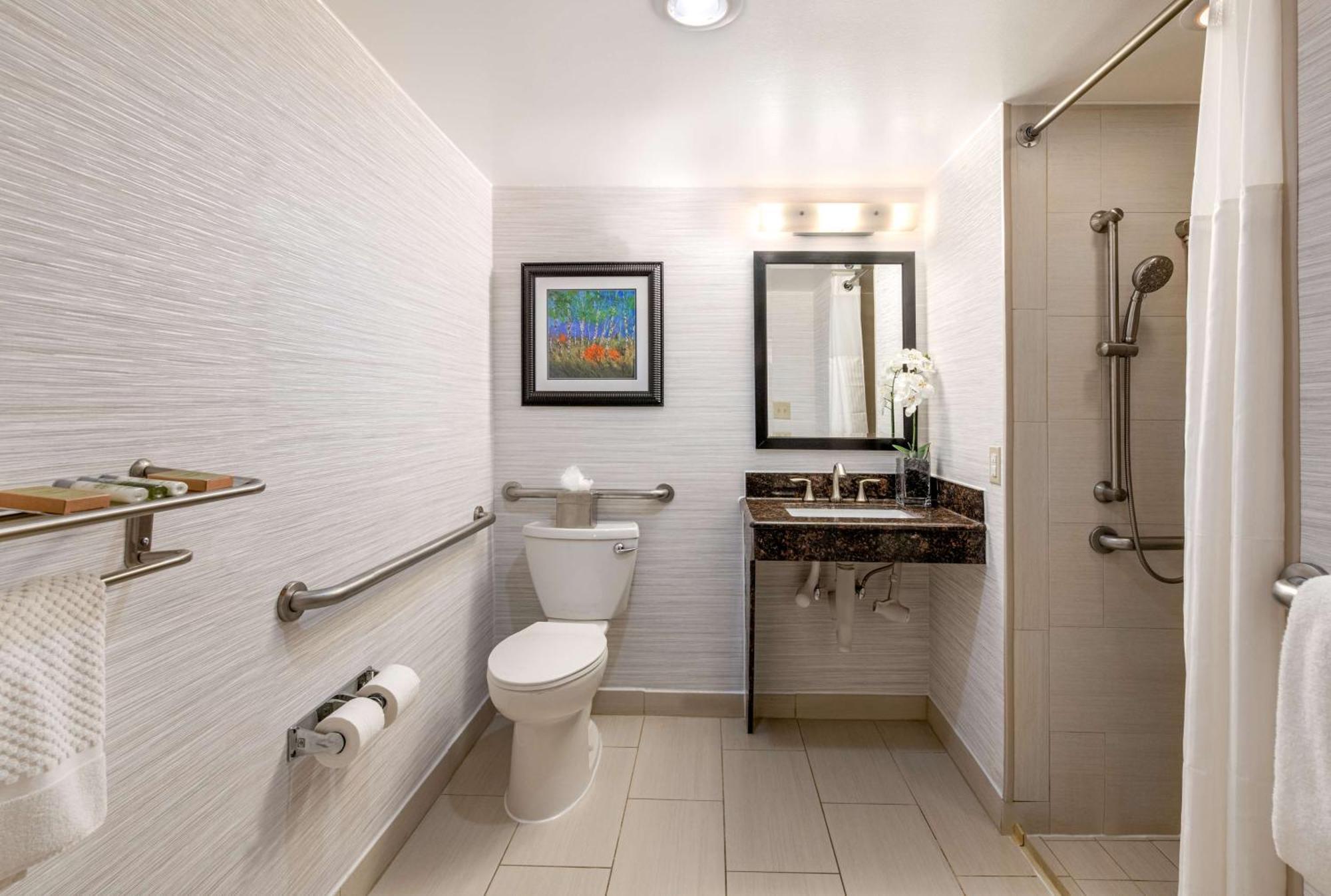 Doubletree By Hilton Hotel Denver - Thornton Exterior photo